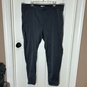 The North Face men’s size 40 gray athletic pants. Excellent used condition!